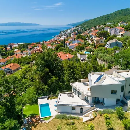 Апартаменты Sea View With Pool Опатия