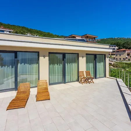 Sea View With Pool Опатия