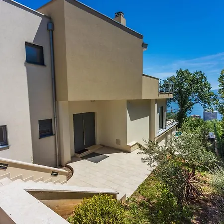 Sea View With Pool Опатия