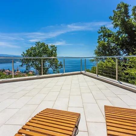 Апартаменты Sea View With Pool Опатия